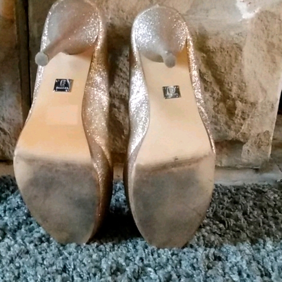 Gold heels - Picture 4 of 4